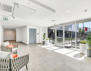5801 Camerford Avenue - Photo Thumbnail 19