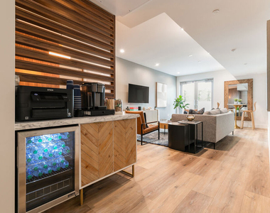 5801 Camerford Avenue - Photo Thumbnail 22