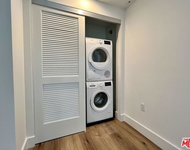 5801 Camerford Avenue - Photo Thumbnail 17