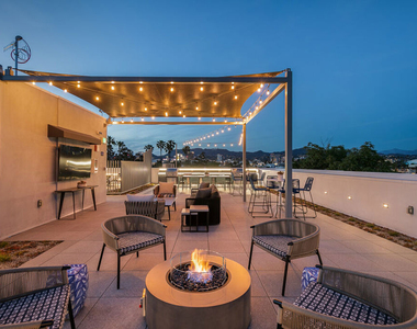 5801 Camerford Avenue - Photo Thumbnail 23