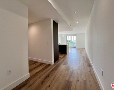 5801 Camerford Avenue - Photo Thumbnail 2