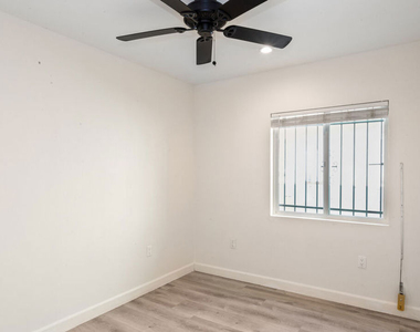 601 W 49th Street - Photo Thumbnail 8