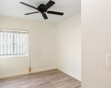 601 W 49th Street - Photo Thumbnail 11