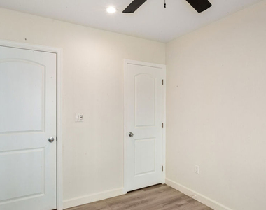 601 W 49th Street - Photo Thumbnail 15