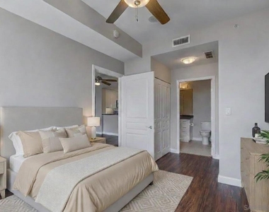 300 W Beech St - Photo Thumbnail 12