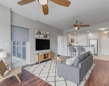 300 W Beech St - Photo Thumbnail 5