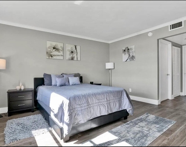 300 Croton Avenue - Photo Thumbnail 9