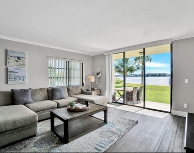 300 Croton Avenue - Photo Thumbnail 2