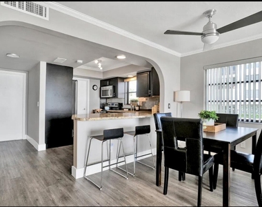 300 Croton Avenue - Photo Thumbnail 8