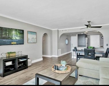 300 Croton Avenue - Photo Thumbnail 1