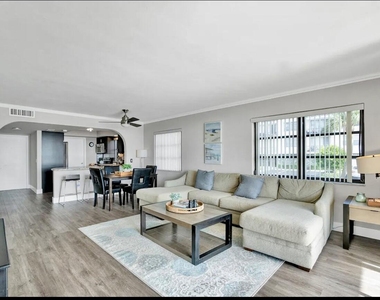 300 Croton Avenue - Photo Thumbnail 4