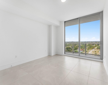 220 Lake Shore Drive - Photo Thumbnail 30