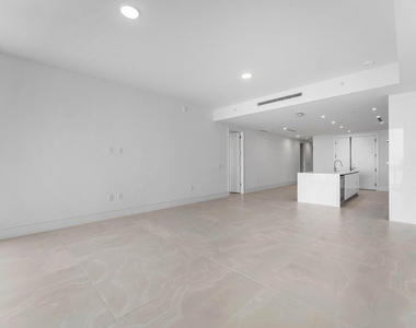 220 Lake Shore Drive - Photo Thumbnail 15