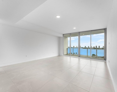 220 Lake Shore Drive - Photo Thumbnail 7