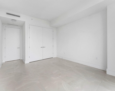 220 Lake Shore Drive - Photo Thumbnail 31