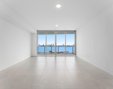 220 Lake Shore Drive - Photo Thumbnail 8