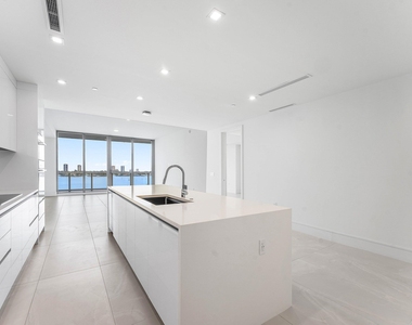 220 Lake Shore Drive - Photo Thumbnail 11