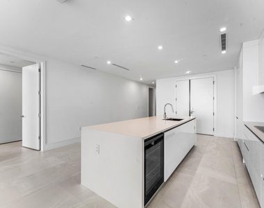 220 Lake Shore Drive - Photo Thumbnail 13