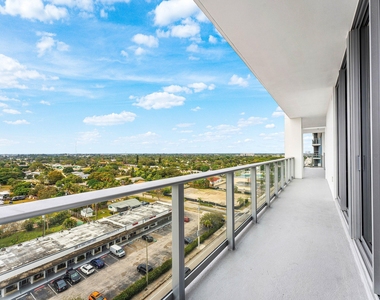 220 Lake Shore Drive - Photo Thumbnail 35