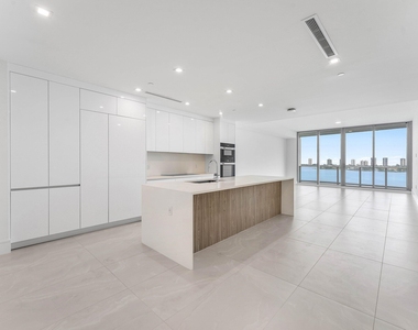 220 Lake Shore Drive - Photo Thumbnail 4