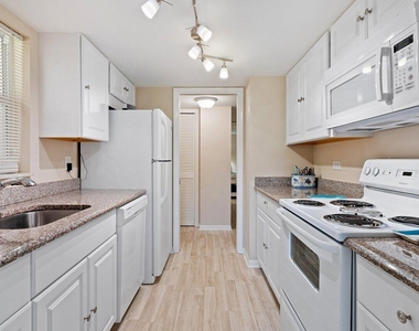 2525 Florida Boulevard - Photo Thumbnail 14