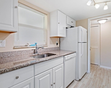 2525 Florida Boulevard - Photo Thumbnail 16
