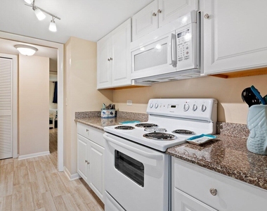 2525 Florida Boulevard - Photo Thumbnail 15