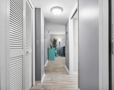 2525 Florida Boulevard - Photo Thumbnail 2