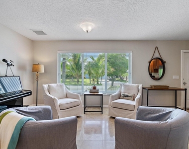 356 Mars Avenue - Photo Thumbnail 9
