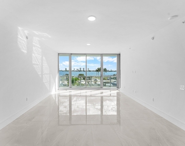 220 Lake Shore Drive - Photo Thumbnail 10