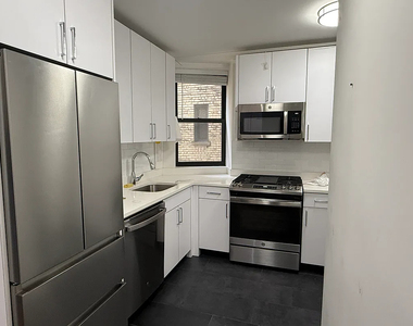 West 68th Street & Central Park West - Photo Thumbnail 5