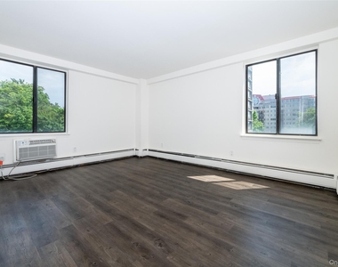 7 Lake Street - Photo Thumbnail 1