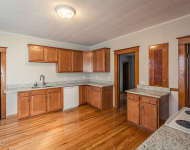 65 Van Derveer Street - Photo Thumbnail 3