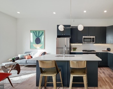 1822 N Front Street - Photo Thumbnail 2