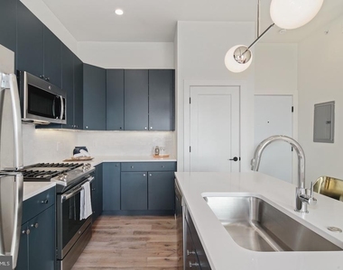 1822 N Front Street - Photo Thumbnail 4