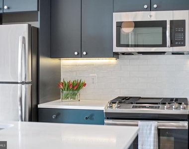 1822 N Front Street - Photo Thumbnail 7