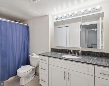 1420 Locust Street - Photo Thumbnail 8