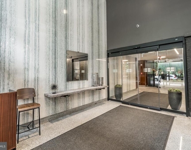 604 S Washington Square - Photo Thumbnail 4