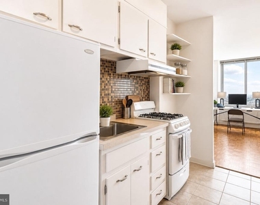 604 S Washington Square - Photo Thumbnail 10