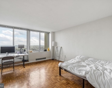 604 S Washington Square - Photo Thumbnail 7
