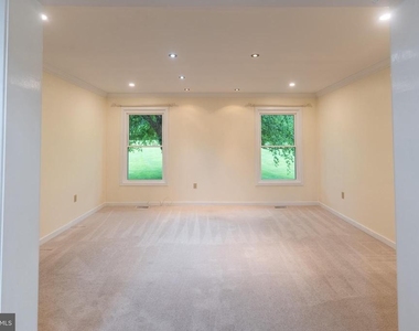 56 W Windrose Drive - Photo Thumbnail 12
