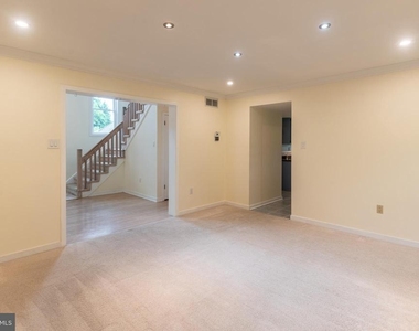56 W Windrose Drive - Photo Thumbnail 14