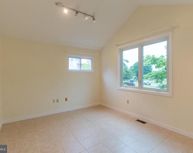 56 W Windrose Drive - Photo Thumbnail 7