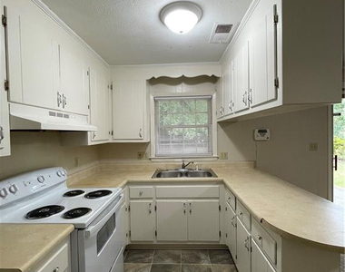 4912 Rosehill Road - Photo Thumbnail 4