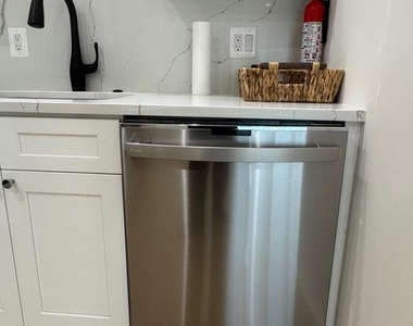 1658 K Street Ne - Photo Thumbnail 7