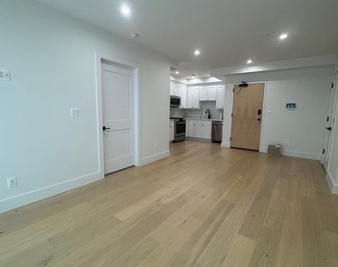 1658 K Street Ne - Photo Thumbnail 3