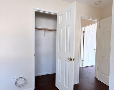 8621 Talyne Chaise Cir - Photo Thumbnail 34