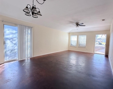 8621 Talyne Chaise Cir - Photo Thumbnail 5