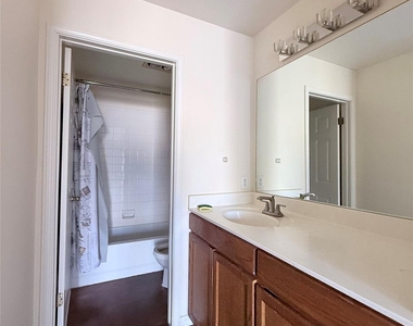 8621 Talyne Chaise Cir - Photo Thumbnail 12