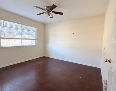8621 Talyne Chaise Cir - Photo Thumbnail 30
